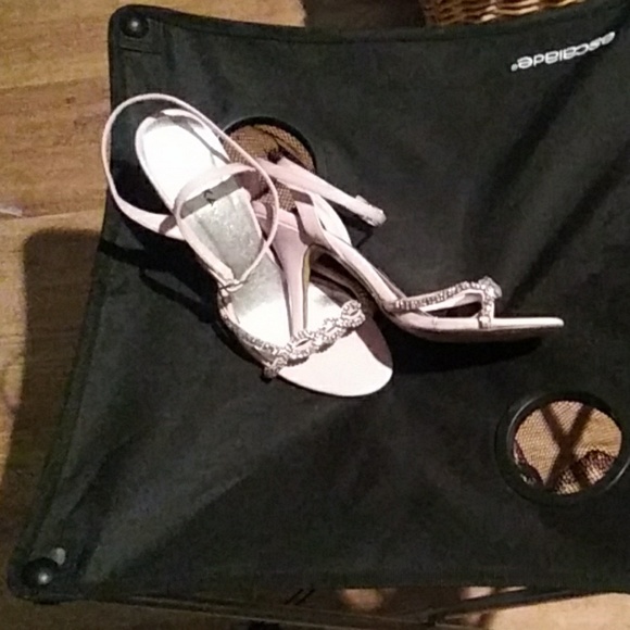 Heels - Picture 4 of 4